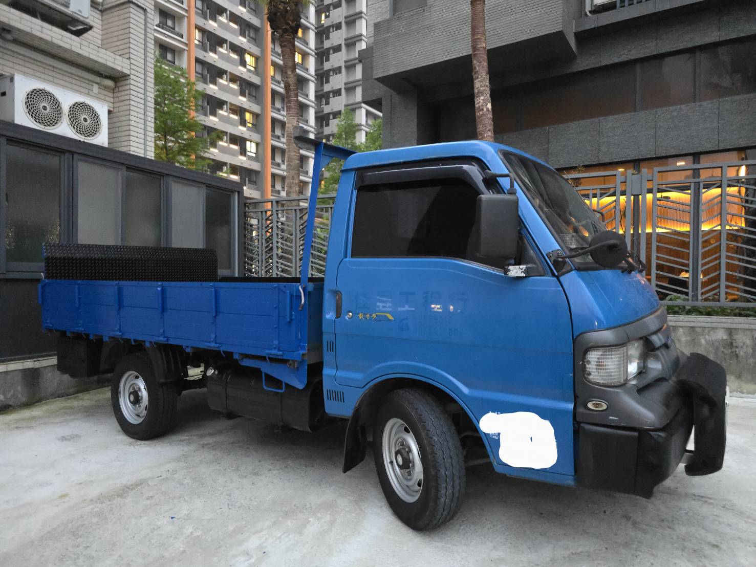 2013年 載卡多 尾門 車況正常 冷氣冷 可以全額貸款 行動 line 0935116634  第1張相片