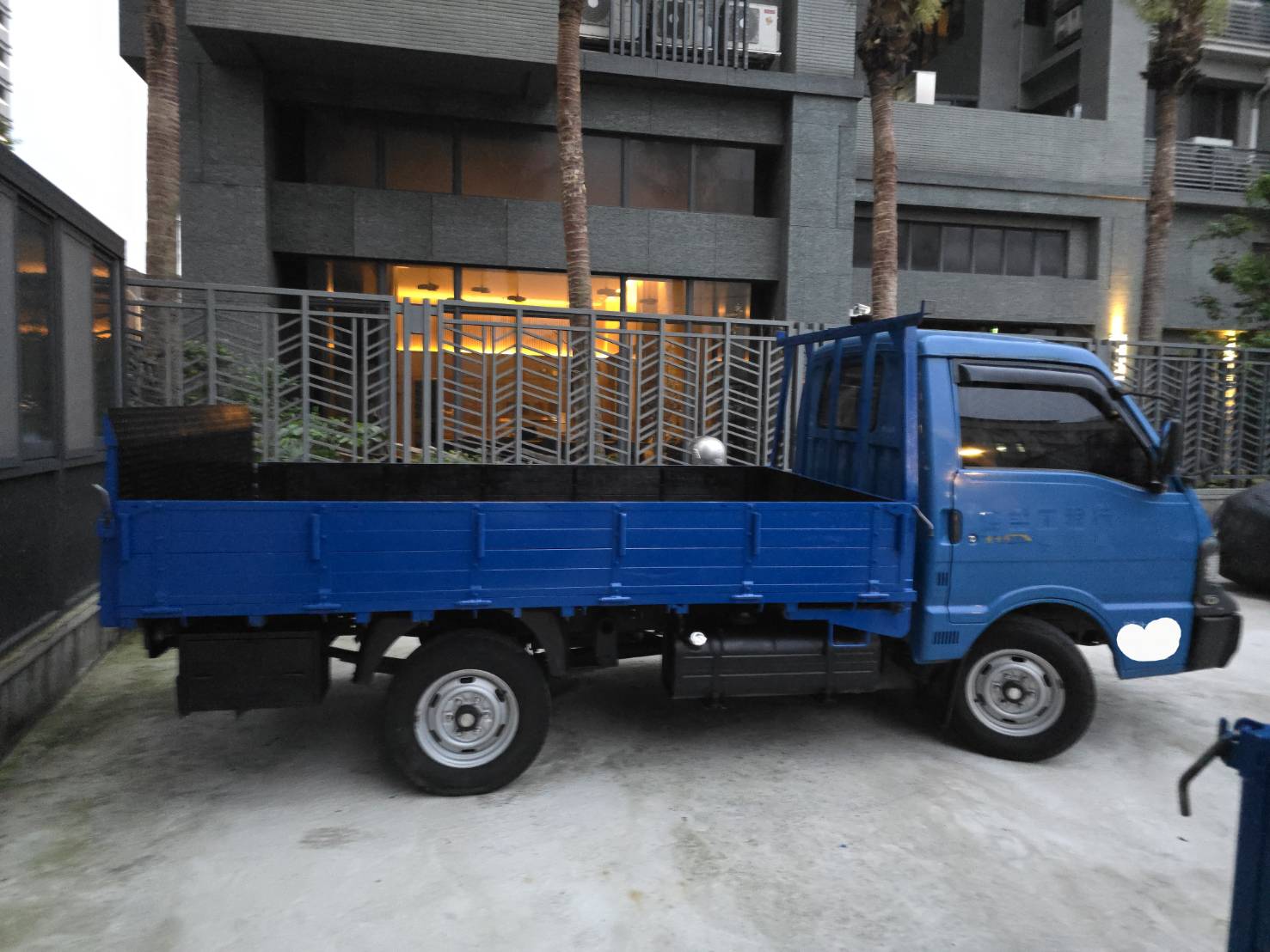 2013年 載卡多 尾門 車況正常 冷氣冷 可以全額貸款 行動 line 0935116634  第3張相片