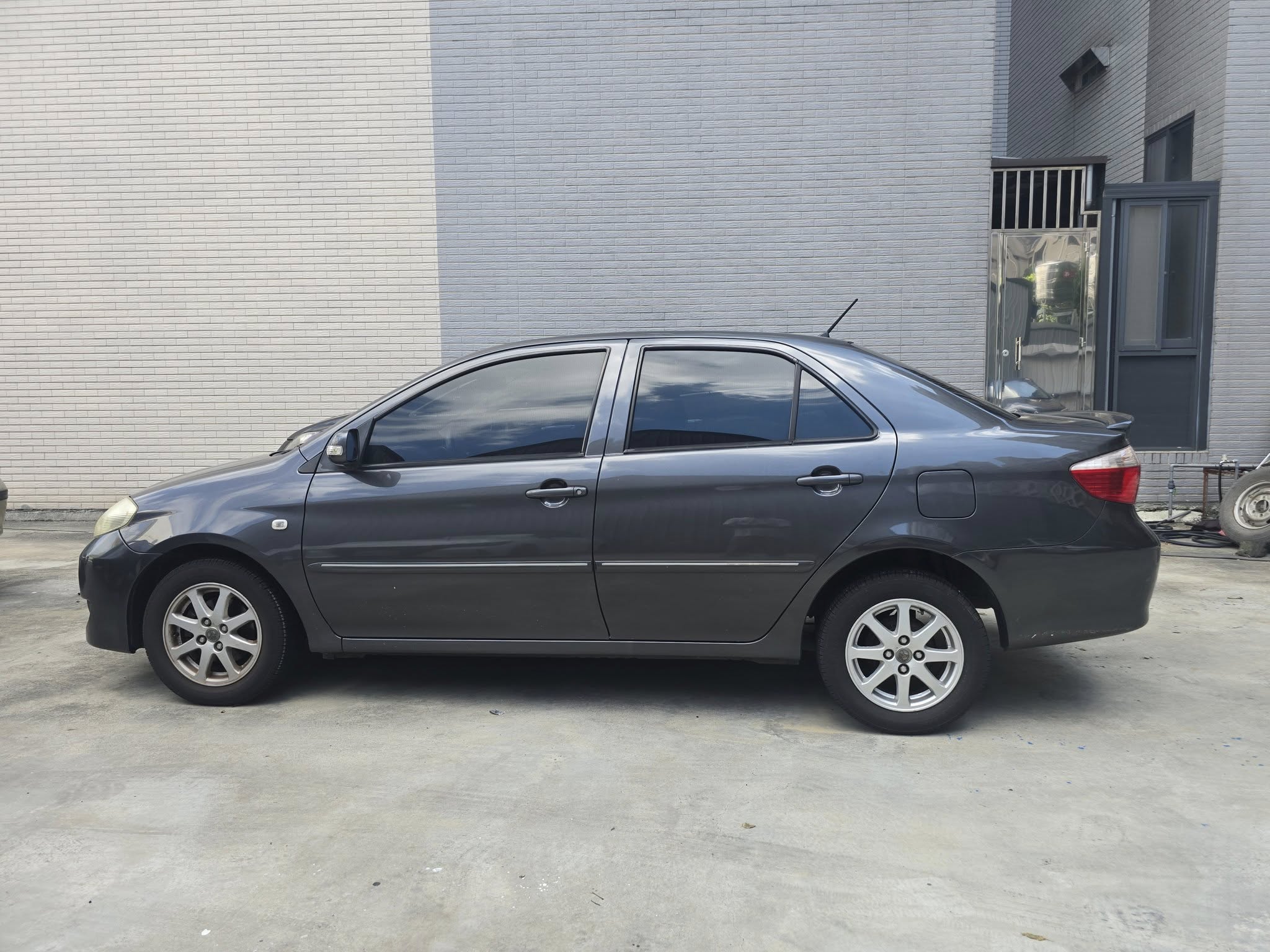 2011年 vios 快就好 便宜賣99000元 車況非常好 冷氣冷 輪胎新 好開無待修 可以全額貸款 行動 line 0935116634  第1張相片