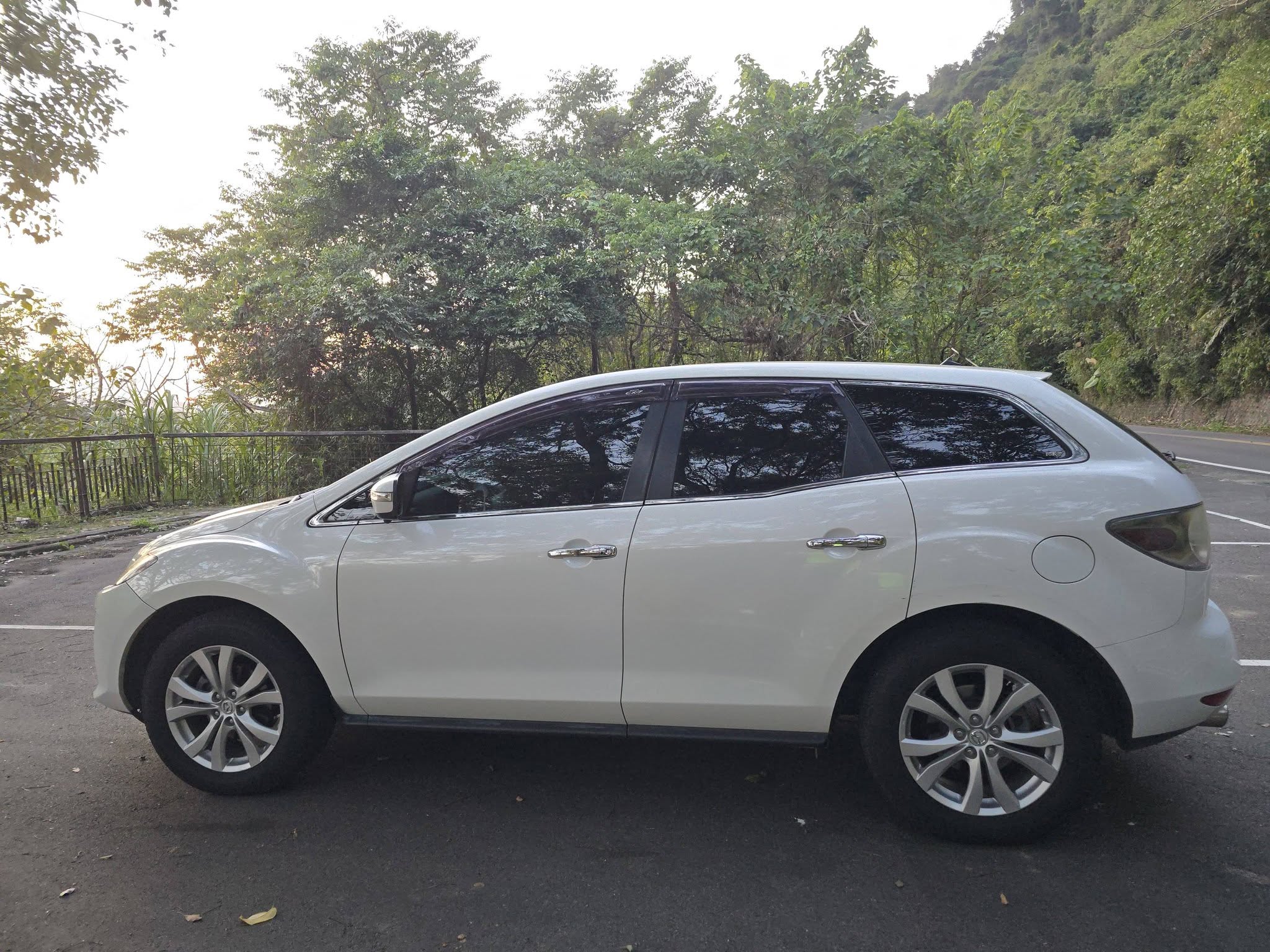 2012年 馬自達 CX-7   2.3L 238匹最大馬力 35.7kgm扭力 六速手自排 AWD四輪驅動 恆溫 天窗 電動椅 I key 環景系統 動力十足的車 享受開車樂趣 稅金也很省 行動 line 0935116634  第4張相片
