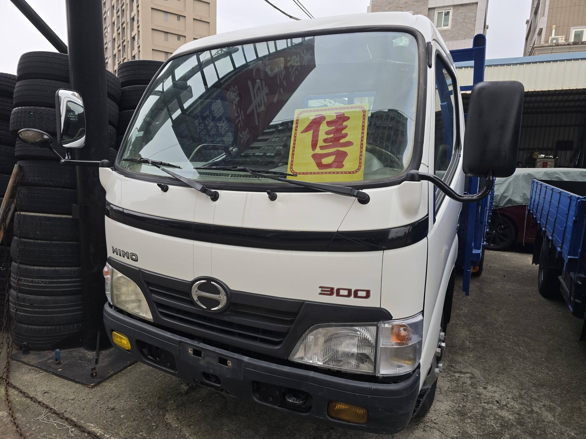 2011年 Hino 超長軸 14呎半 車況超優 無待修 全新花鈑 內裝如新 可以全額貸款 適合的 加line 或電話 0935116634  第1張相片