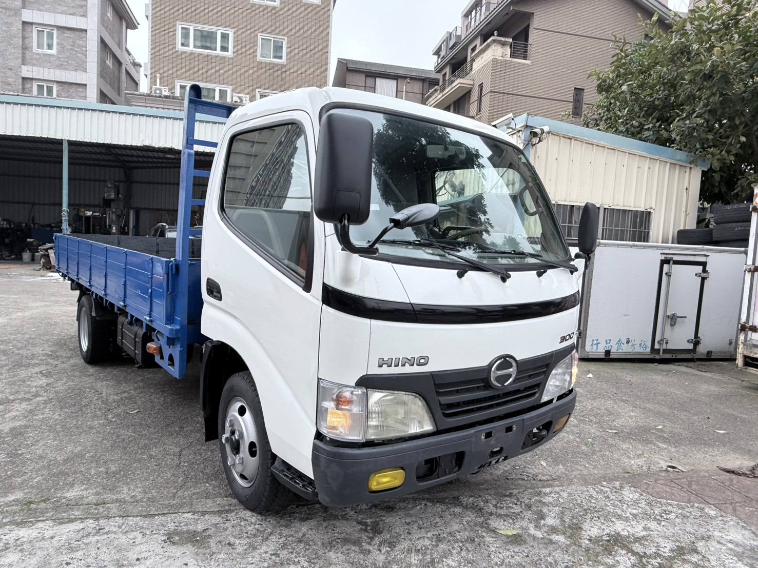 2011年 Hino 超長軸 14呎半 車況超優 無待修 全新花鈑 內裝如新 可以全額貸款 適合的 加line 或電話 0935116634  第4張相片
