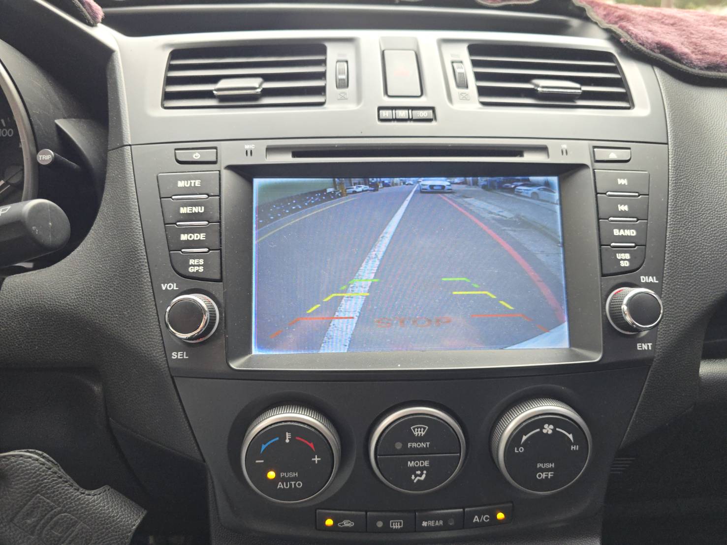 2014年 馬5 跑少 7人座 原版件 原廠保養 只跑5萬多 車況超優 好開 無待修 可全額貸款 行動 line 0935116634  第4張相片