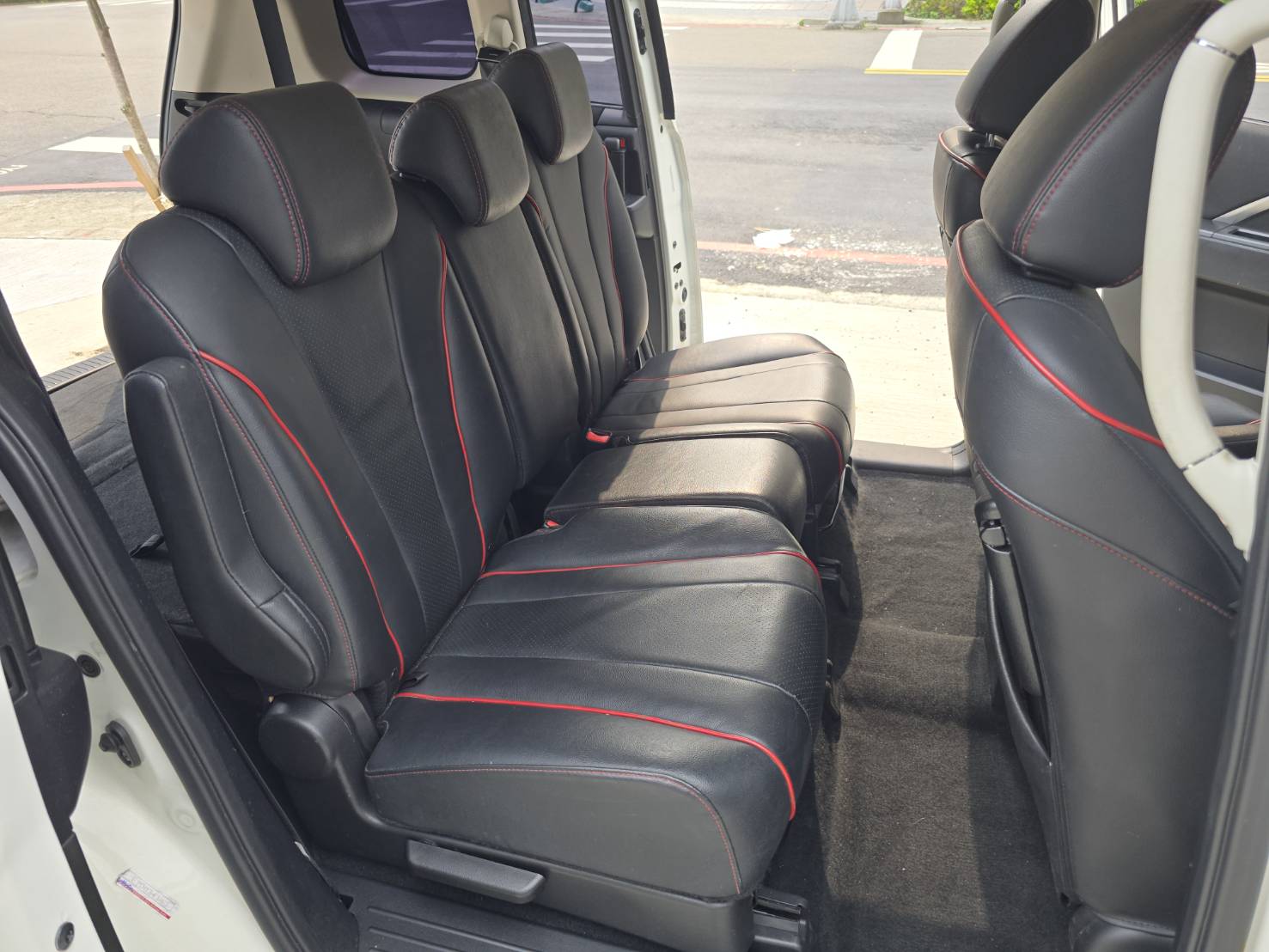 2014年 馬5 跑少 7人座 原版件 原廠保養 只跑5萬多 車況超優 好開 無待修 可全額貸款 行動 line 0935116634  第8張相片