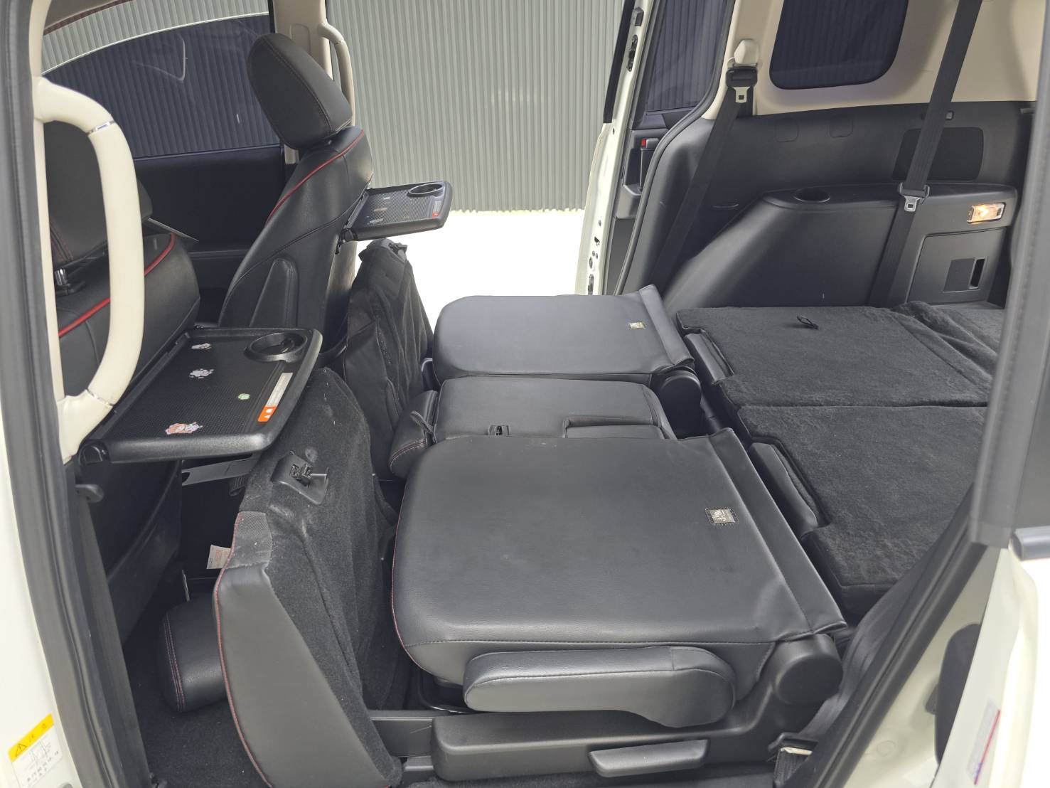 2014年 馬5 跑少 7人座 原版件 原廠保養 只跑5萬多 車況超優 好開 無待修 可全額貸款 行動 line 0935116634  第15張相片