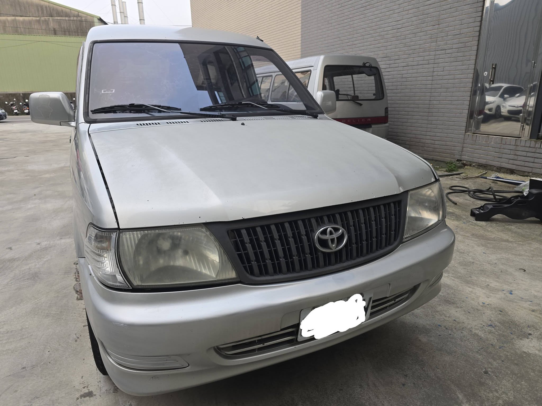 2004年 瑞獅 自排 已經變更貨車牌 稅金很省 車況正常 賺錢發財車 行動 line 0935116634  第1張相片