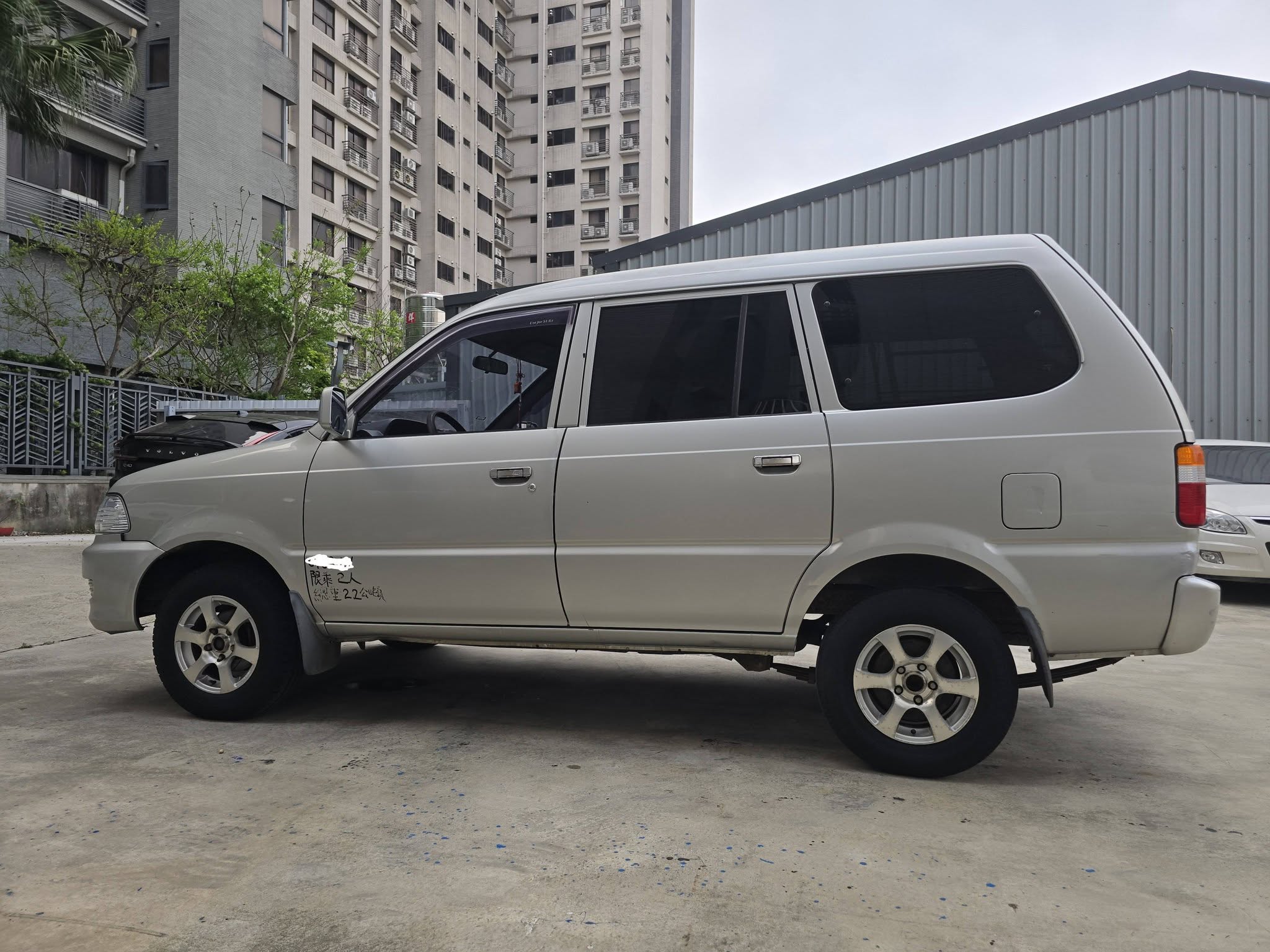 2004年 瑞獅 自排 已經變更貨車牌 稅金很省 車況正常 賺錢發財車 行動 line 0935116634  第6張相片