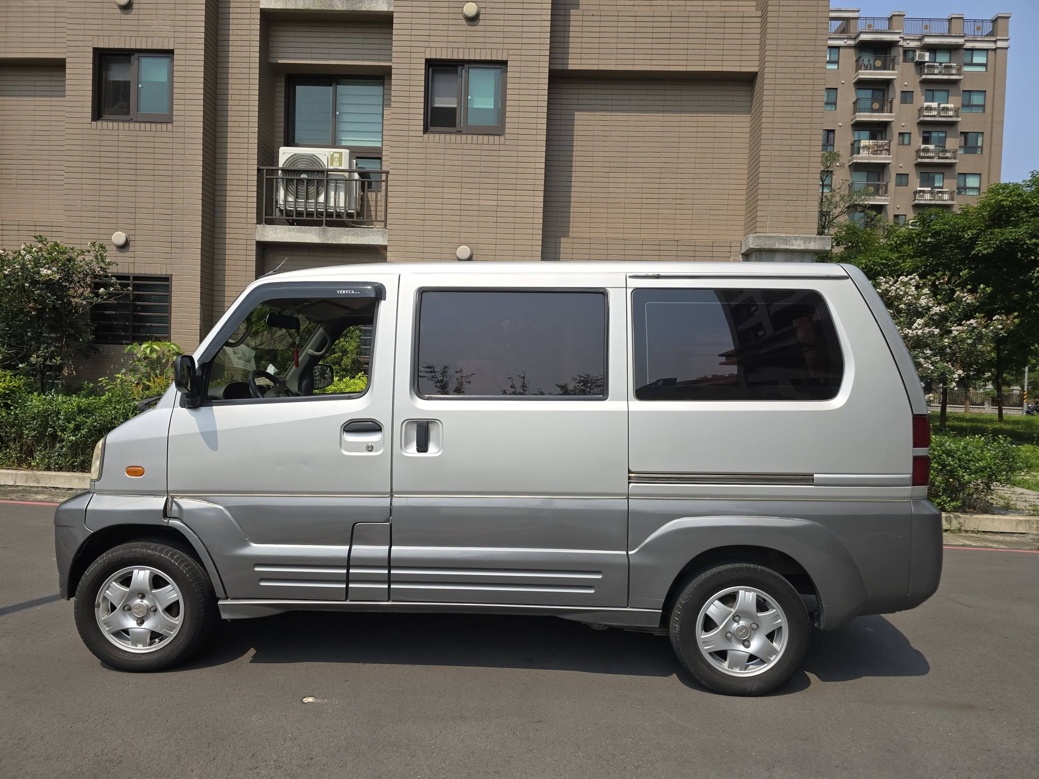 稀有  2007年 自排 神奇1.6 五人座 1.6L引擎 馬力更足 爬坡載重更有力 日本進口密齒比變速箱 換檔順暢 加速快 自排開著最輕鬆  車況正常好開 露營車泊 載貨做生意都適合 適合的聯絡 行動 line 0935116634  第2張相片