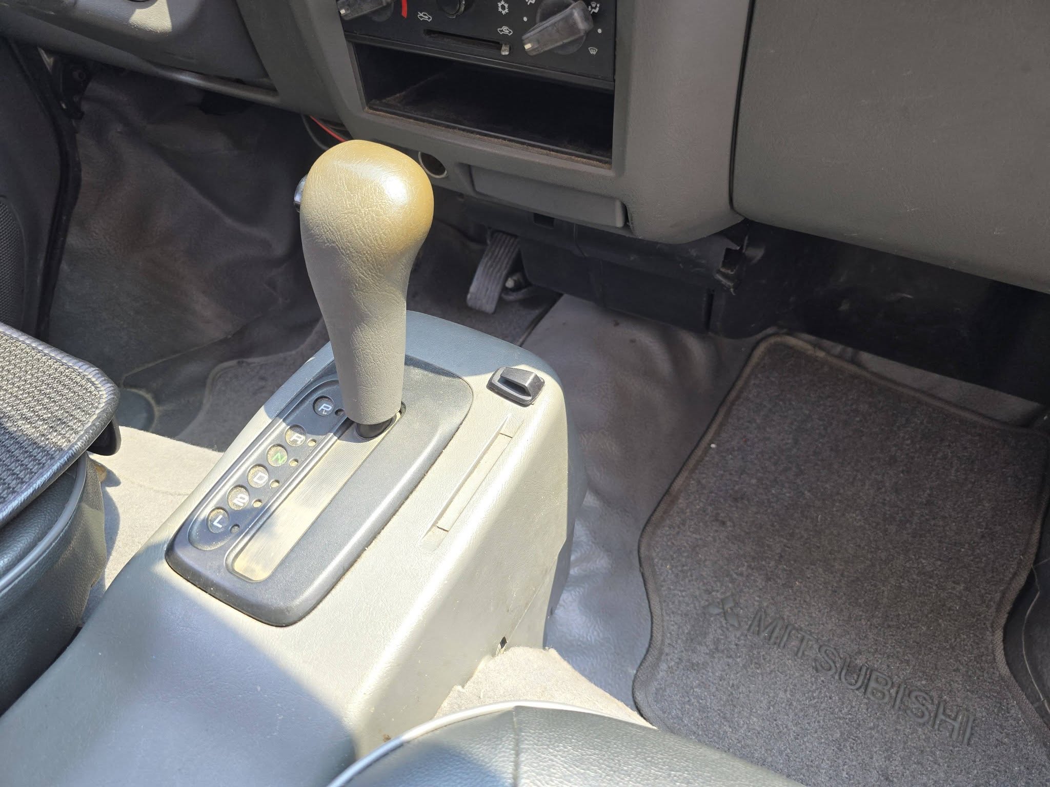 稀有  2007年 自排 神奇1.6 五人座 1.6L引擎 馬力更足 爬坡載重更有力 日本進口密齒比變速箱 換檔順暢 加速快 自排開著最輕鬆  車況正常好開 露營車泊 載貨做生意都適合 適合的聯絡 行動 line 0935116634  第3張相片