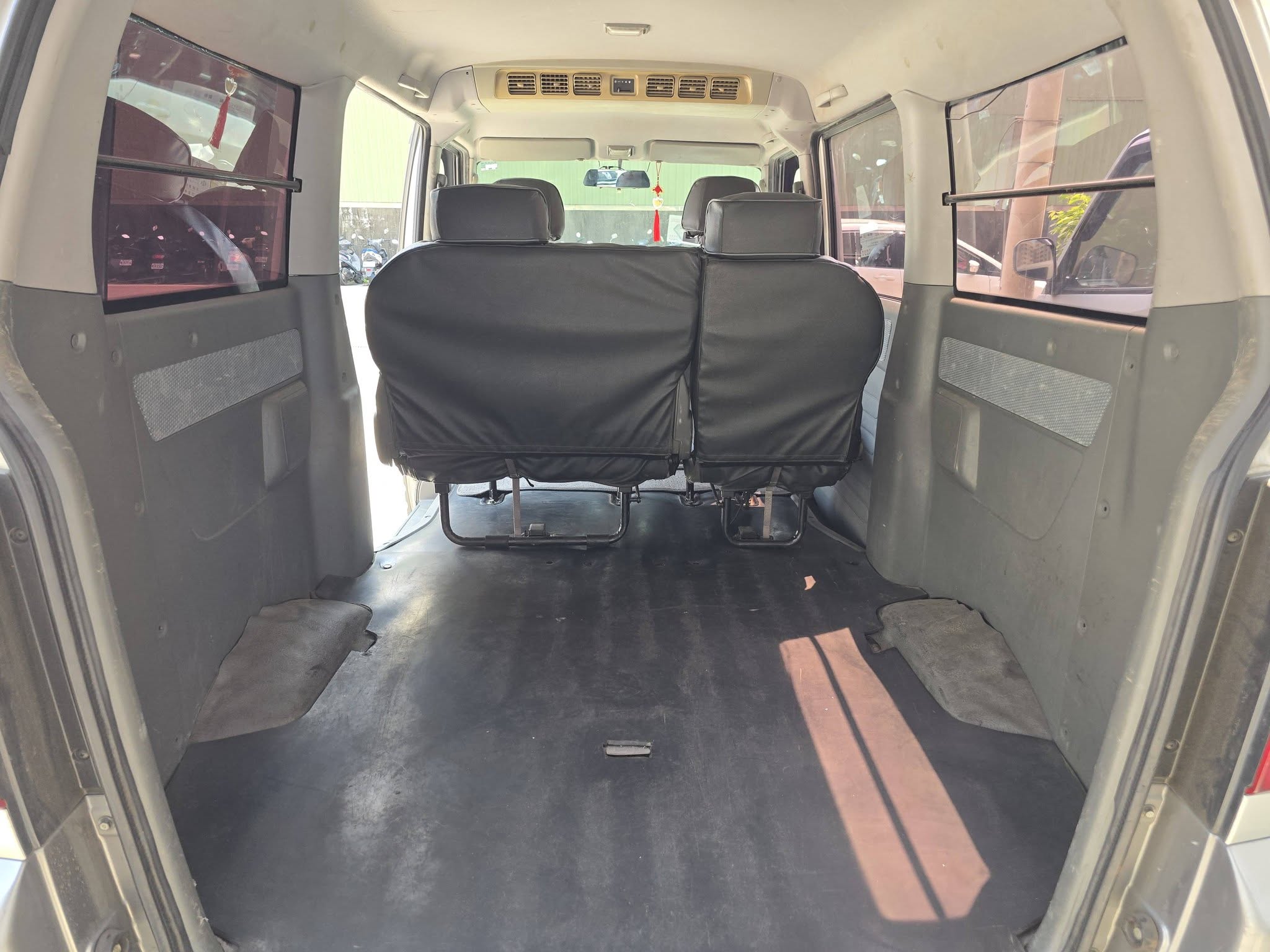 稀有  2007年 自排 神奇1.6 五人座 1.6L引擎 馬力更足 爬坡載重更有力 日本進口密齒比變速箱 換檔順暢 加速快 自排開著最輕鬆  車況正常好開 露營車泊 載貨做生意都適合 適合的聯絡 行動 line 0935116634  第6張相片