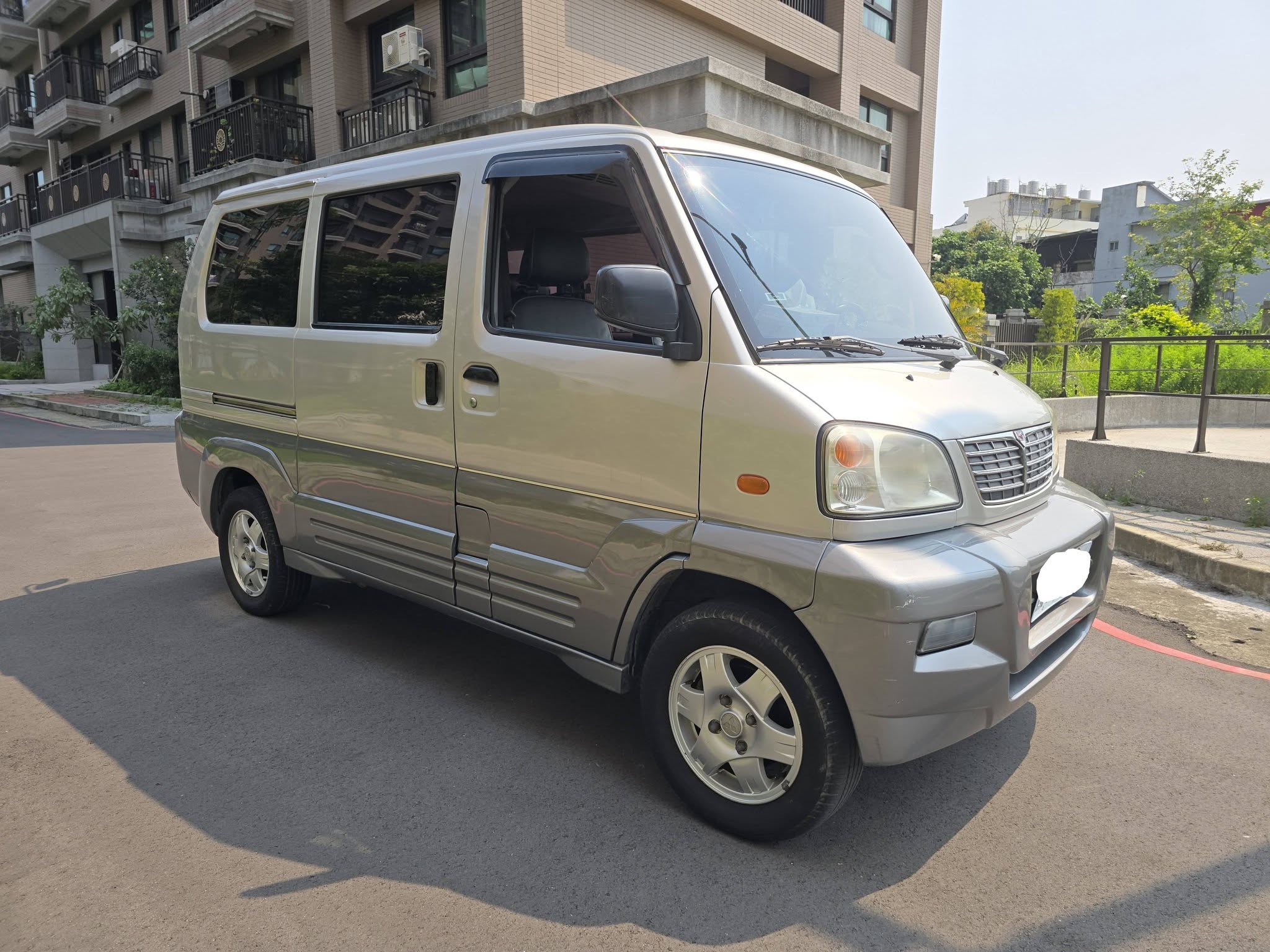 稀有  2007年 自排 神奇1.6 五人座 1.6L引擎 馬力更足 爬坡載重更有力 日本進口密齒比變速箱 換檔順暢 加速快 自排開著最輕鬆  車況正常好開 露營車泊 載貨做生意都適合 適合的聯絡 行動 line 0935116634  第7張相片