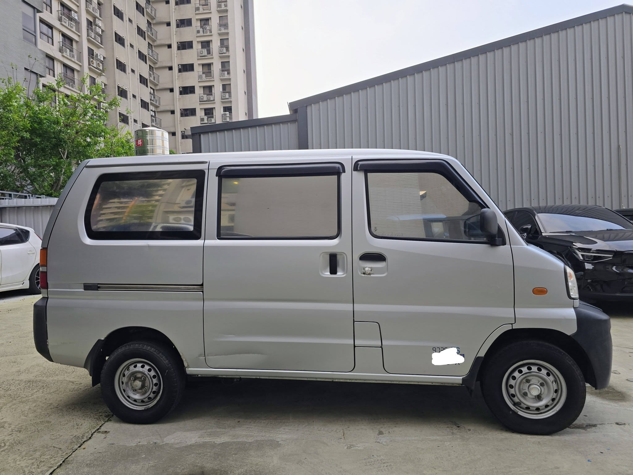 2011年 菱利1.2 手排 5人座 稅金省一年只要8640元 車況正常好開 載人載貨都適合 行動 line 0935116634  第7張相片