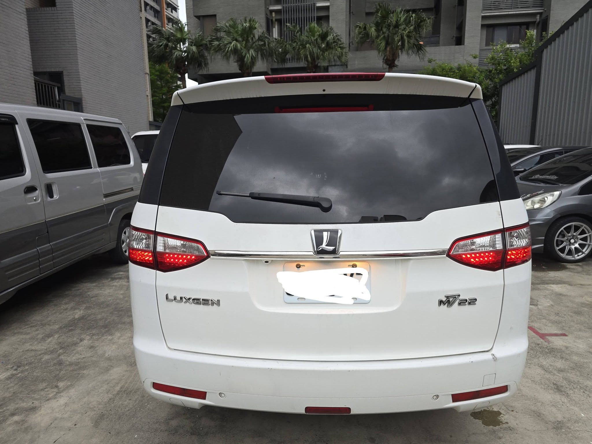 2010年 M7旗艦版 七人座  全程原廠保養 跑13萬 車況正常  天窗 恆溫 電動椅  I key  行動 line 0935116634  第5張相片