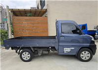 A210  菱利2021年 手排 貨車 A210 為A190升級版 載重增加至950公斤 貨台長度增加104mm 本車貨台 全面包覆 好墊 載重少碰撞 輪胎為14吋 本車已更換鋁圈 胎皮也很新 有安裝 安卓機 車況超優 原版件 載更重更多的  第3張縮圖