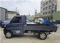A210  菱利2021年 手排 貨車 A210 為A190升級版 載重增加至950公斤 貨台長度增加104mm 本車貨台 全面包覆 好墊 載重少碰撞 輪胎為14吋 本車已更換鋁圈 胎皮也很新 有安裝 安卓機 車況超優 原版件 載更重更多的  第6張縮圖