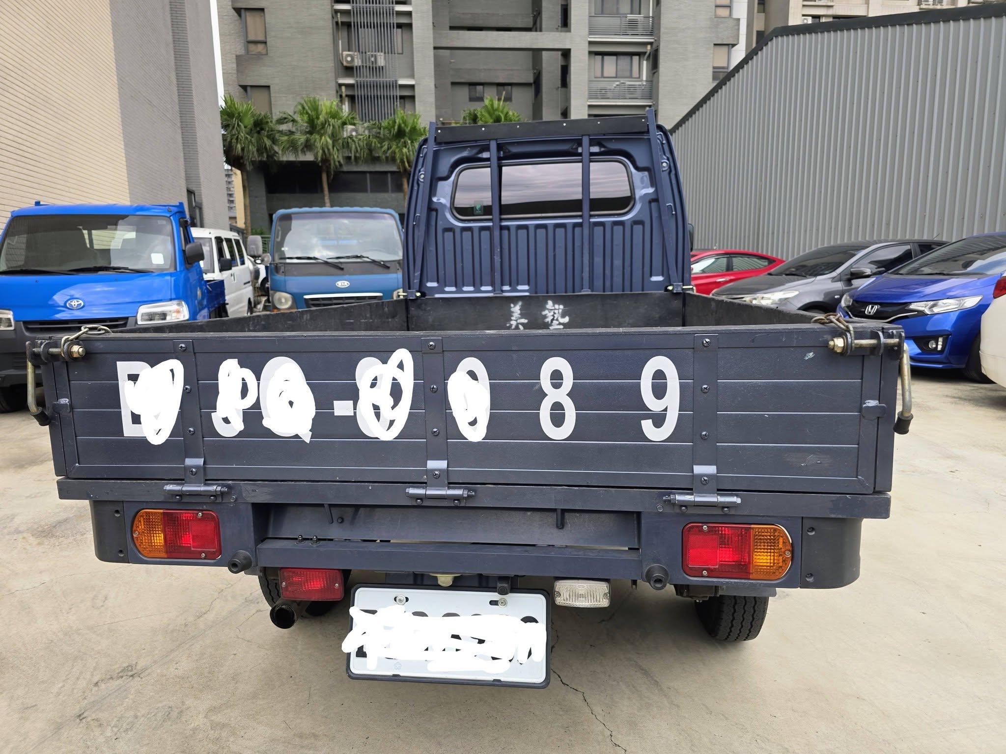 A210  菱利2021年 手排 貨車 A210 為A190升級版 載重增加至950公斤 貨台長度增加104mm 本車貨台 全面包覆 好墊 載重少碰撞 輪胎為14吋 本車已更換鋁圈 胎皮也很新 有安裝 安卓機 車況超優 原版件 載更重更多的  第9張相片