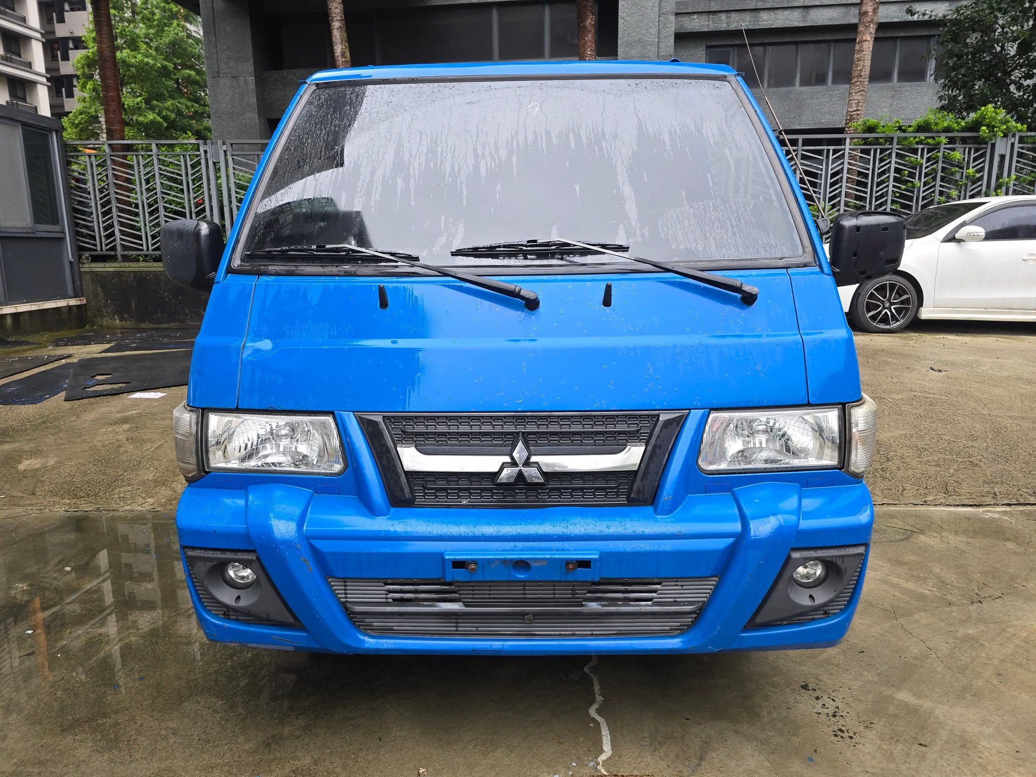 2013年 德利卡 框式 車況正常 排檔順暢 好開 可以全額貸款 行動 line 0935116634   第1張相片