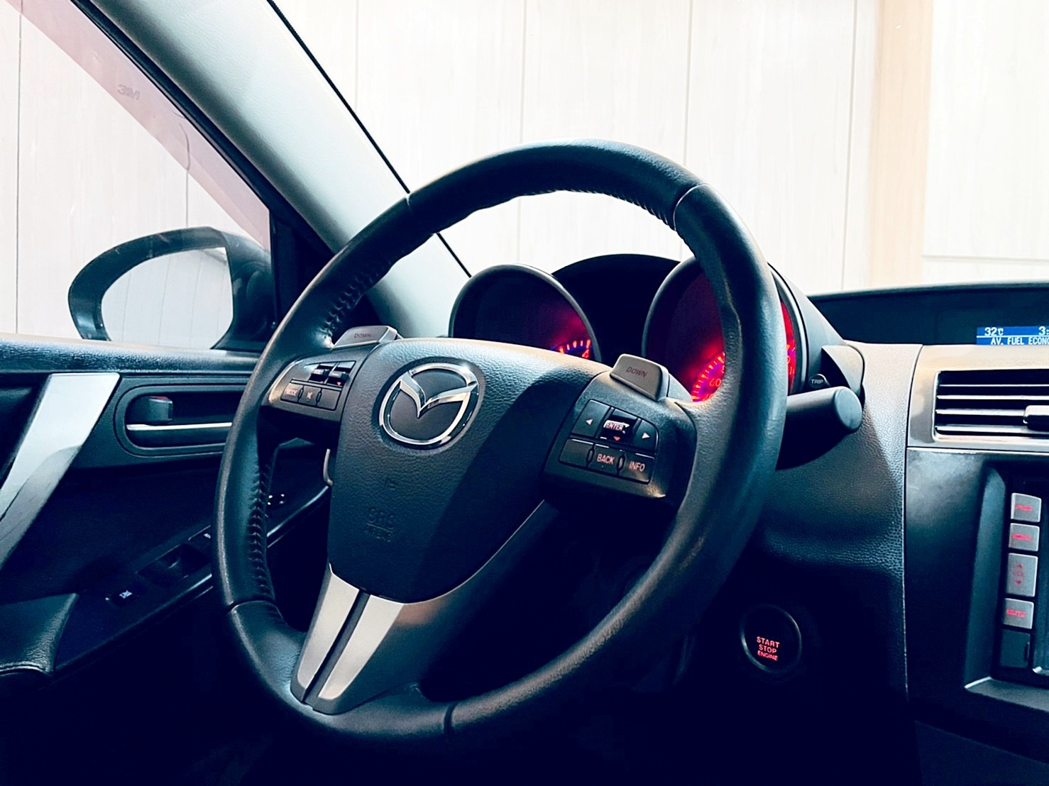 LINE：09351546612010年 微笑 mazda 3 里程10萬 全額貸款 月繳6000   第2張相片