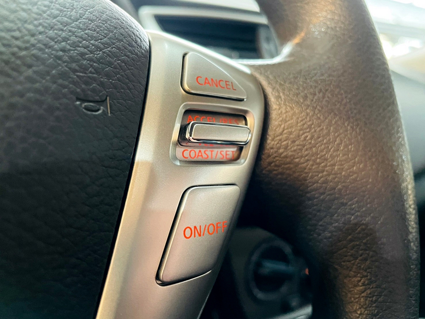 LINE:goodcar888 2014年式 Nissan Sentra 1.8 豪華影音版 少開僅跑十萬 CVT無段變速  一公升最高可跑 22.36km/ltr  自然進氣  第6張相片