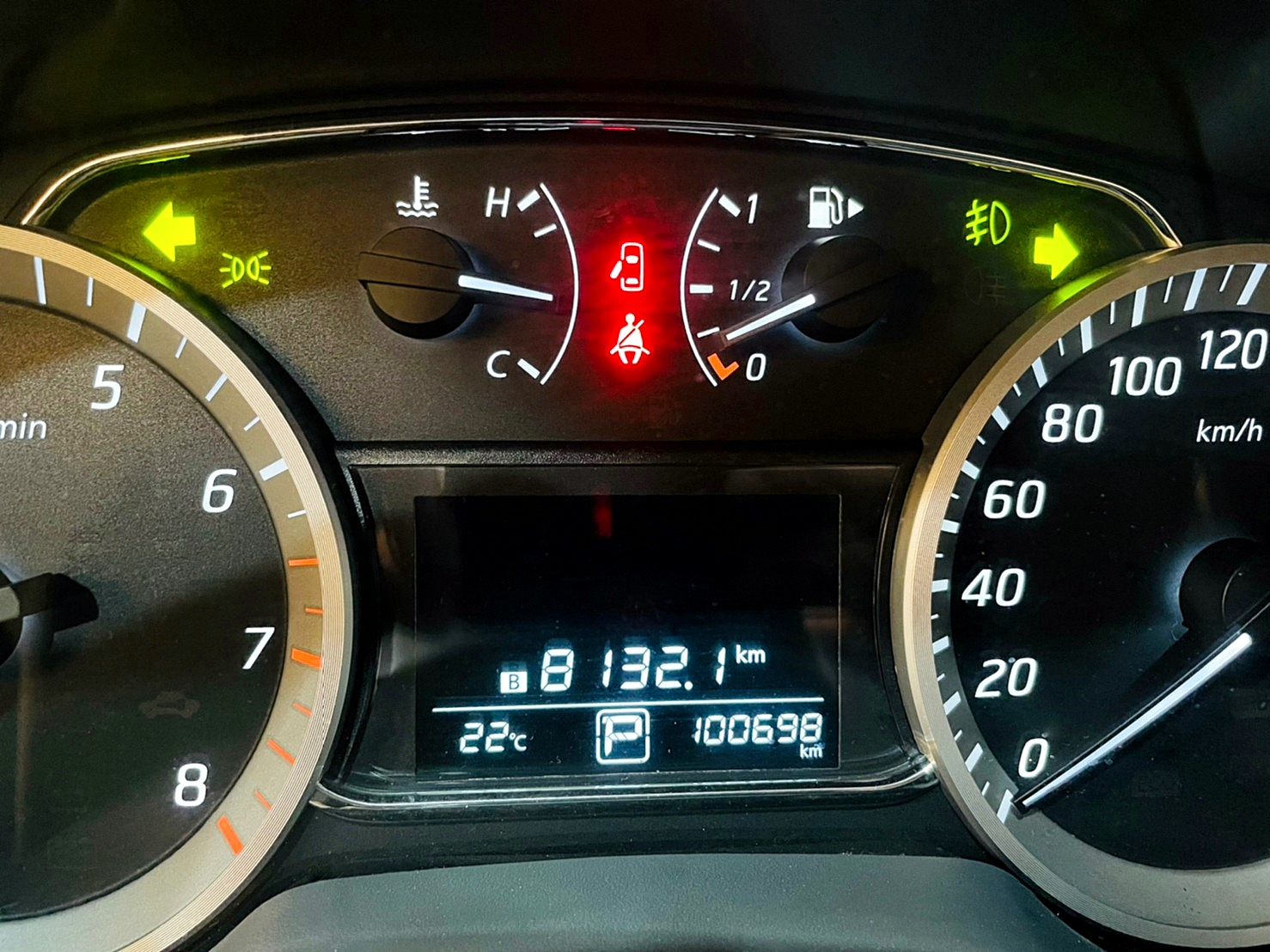 LINE:goodcar888 2014年式 Nissan Sentra 1.8 豪華影音版 少開僅跑十萬 CVT無段變速  一公升最高可跑 22.36km/ltr  自然進氣  第7張相片
