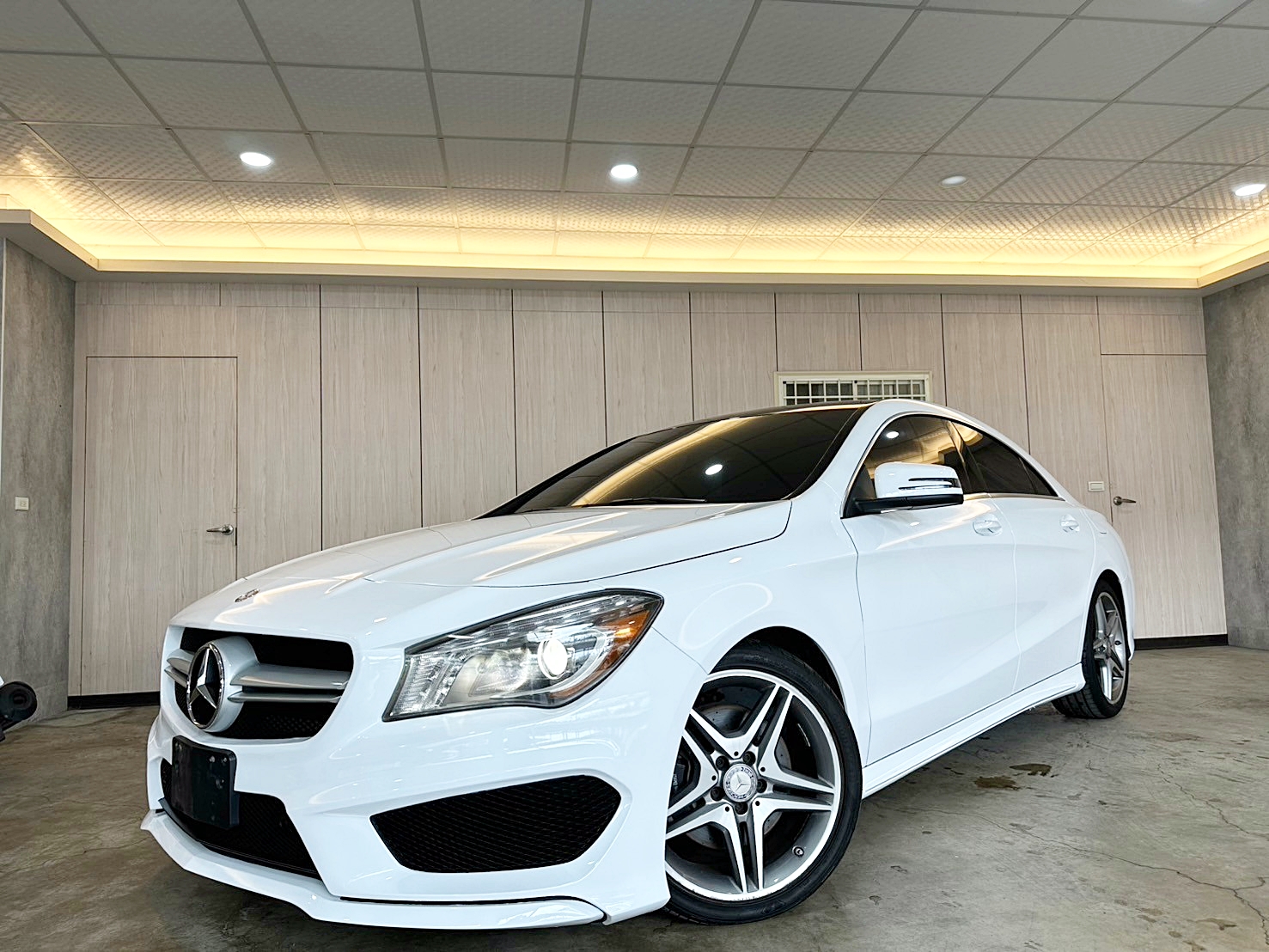 LINE:goodcar888 2014年 BENZ CLA250 AMG 2.0 美規  僅跑九萬 內外如新  第2張相片