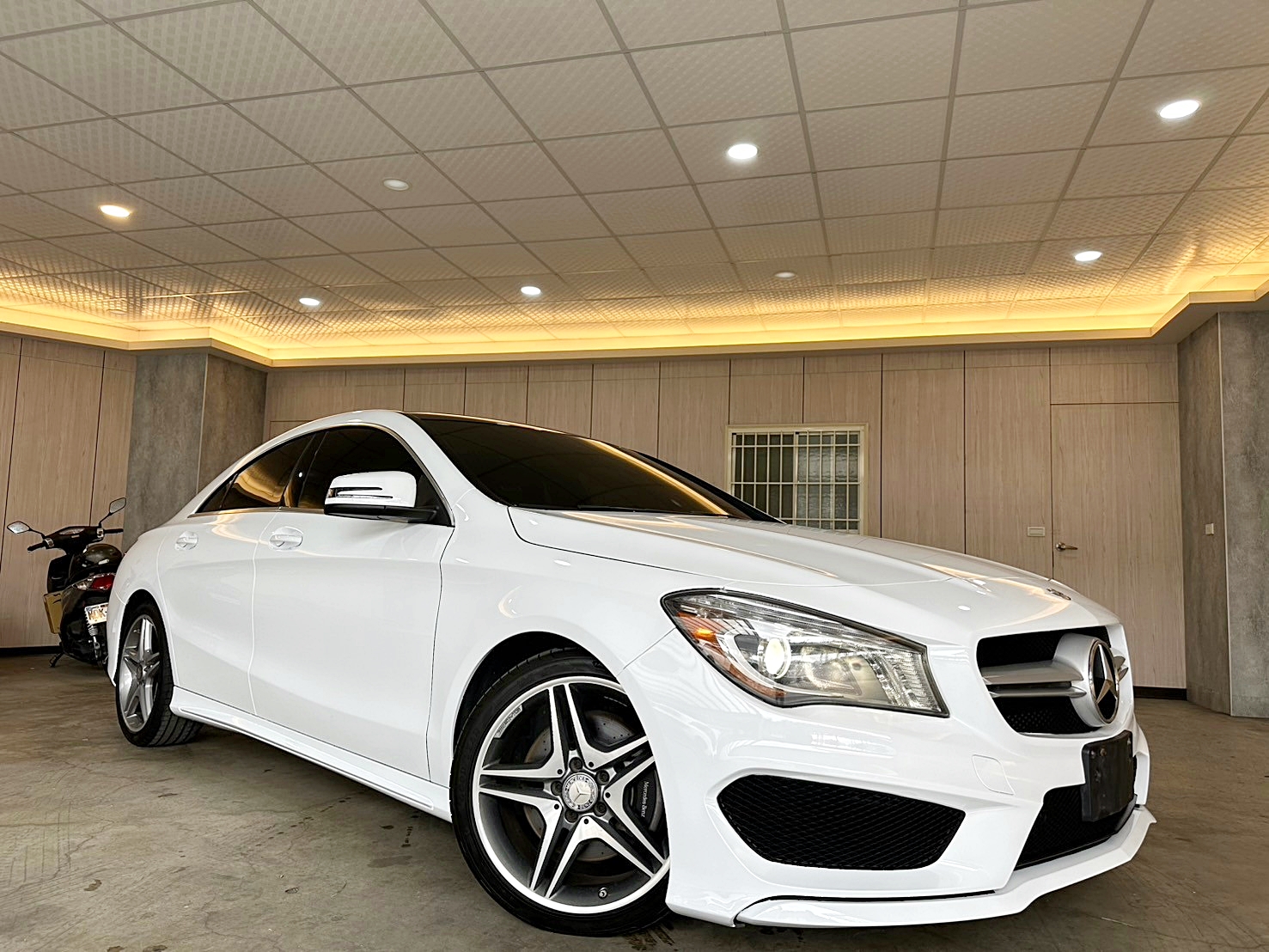 LINE:goodcar888 2014年 BENZ CLA250 AMG 2.0 美規  僅跑九萬 內外如新  第3張相片