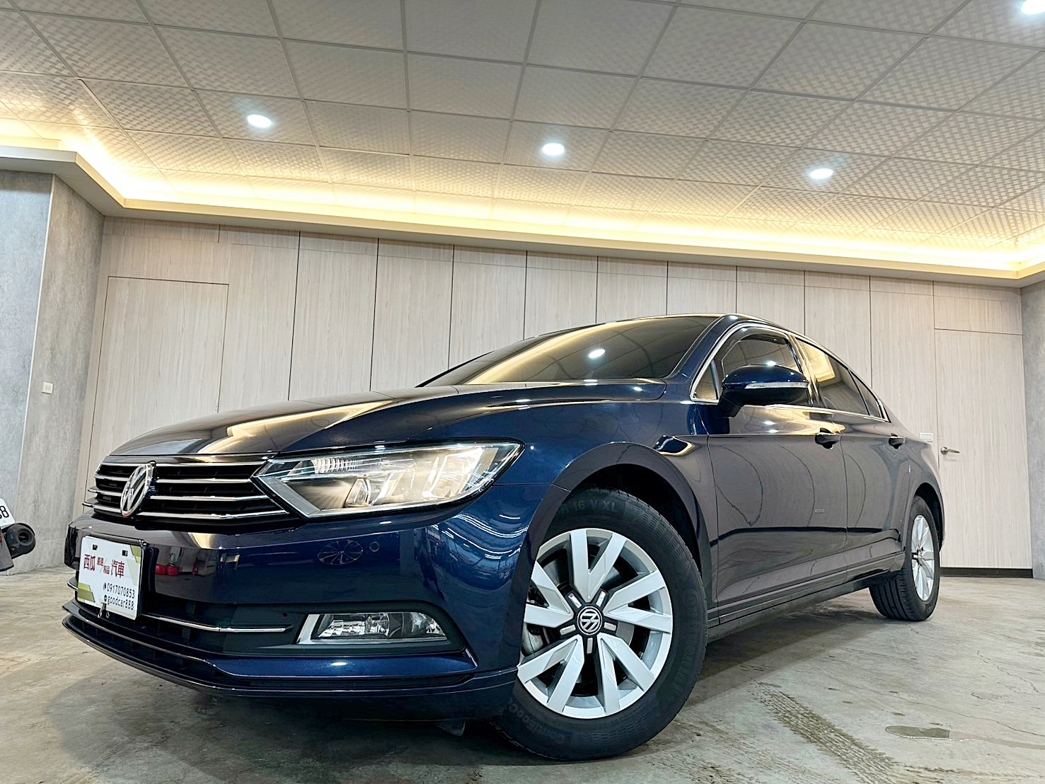 LINE:goodcar888 2015年 福斯 Passat Sedan 280 TSI 1.4 新車價135萬 僅跑四萬 一年跑四千 雙離合器7速自手排 渦輪增壓  第1張相片