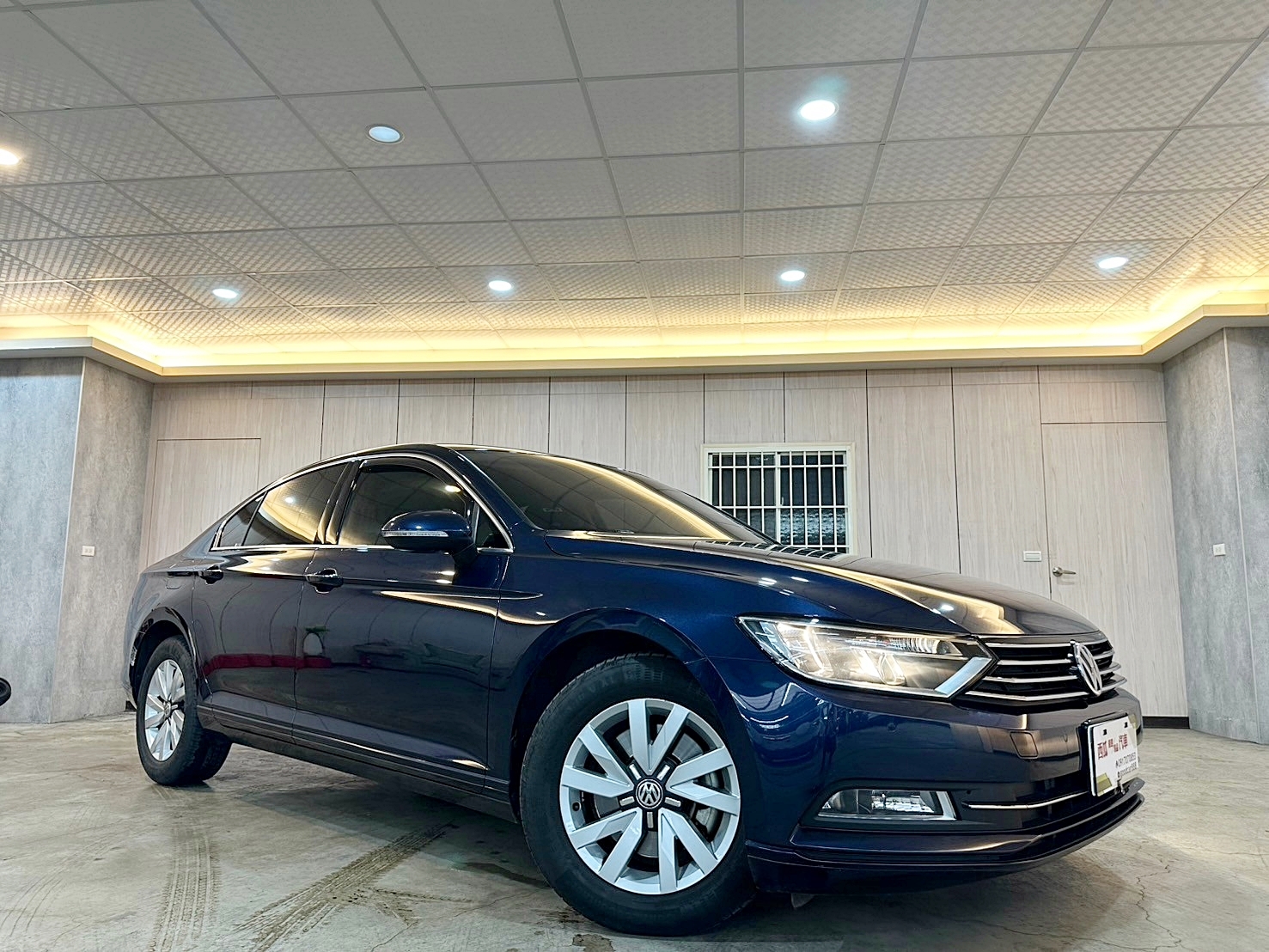 LINE:goodcar888 2015年 福斯 Passat Sedan 280 TSI 1.4 新車價135萬 僅跑四萬 一年跑四千 雙離合器7速自手排 渦輪增壓  第2張相片