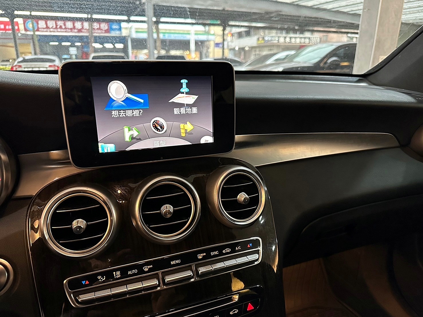 LINE:goodcar888 2017年 BENZ GLC300 2.0 一手車 僅跑十萬  第10張相片