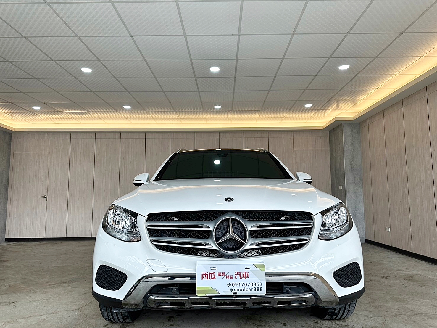 LINE:goodcar888 2017年 BENZ GLC300 2.0 一手車 僅跑十萬  第17張相片