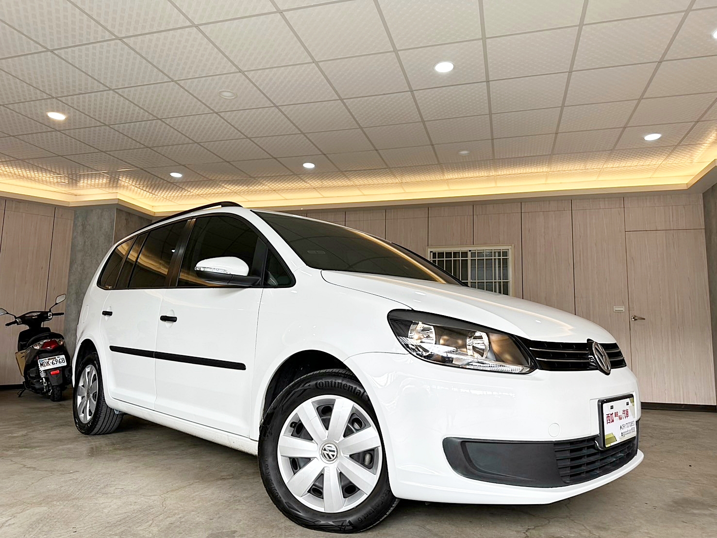 LINE:goodcar888 #僅跑三萬 #保證里程 #店面預售價2X萬2014年 #原廠保養 #認證車省油省稅超優質七人座休旅車 #可全額貸款 福斯 Touran 1.6 TDI 新車價113萬   雙離合器7速自手排 渦輪增壓  第1張相片