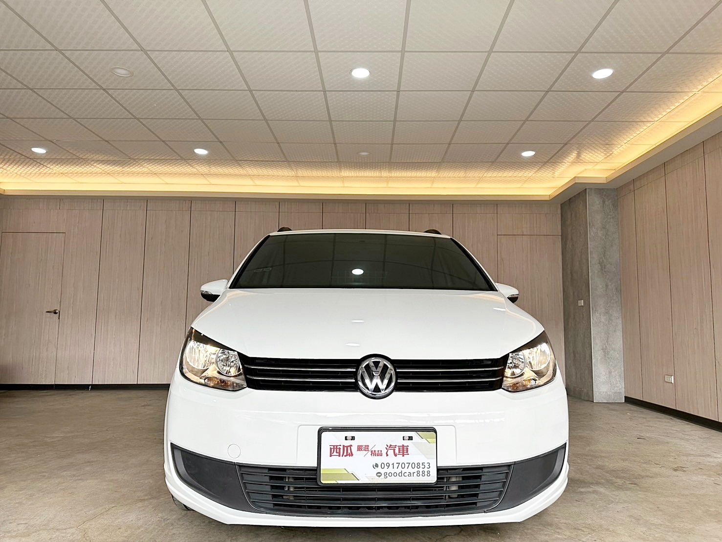 LINE:goodcar888 #僅跑三萬 #保證里程 #店面預售價2X萬2014年 #原廠保養 #認證車省油省稅超優質七人座休旅車 #可全額貸款 福斯 Touran 1.6 TDI 新車價113萬   雙離合器7速自手排 渦輪增壓  第3張相片