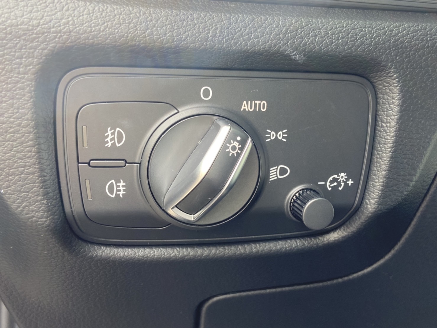 2015年 Audi A3 Sportbake 40TFSI 1.8 電話 0909068733 同line  第5張相片