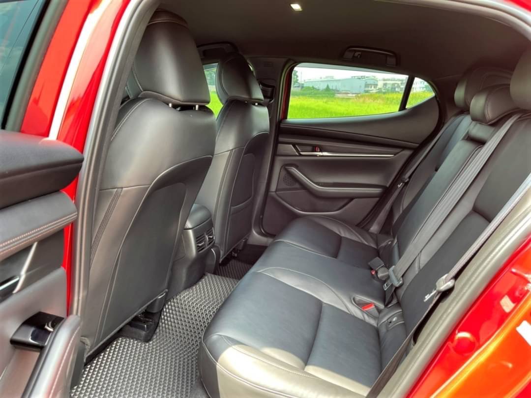 2019 Mazda 3 5D  5X萬就能入手 電話 0909068733 同line  第3張相片