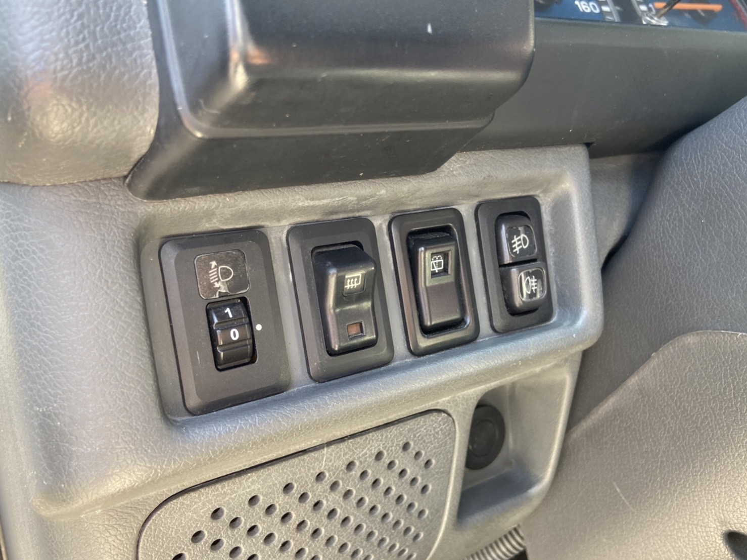 2013年 Delica 2.4 廂 手八座 椅子近全新 電話 0909068733 同line  第2張相片
