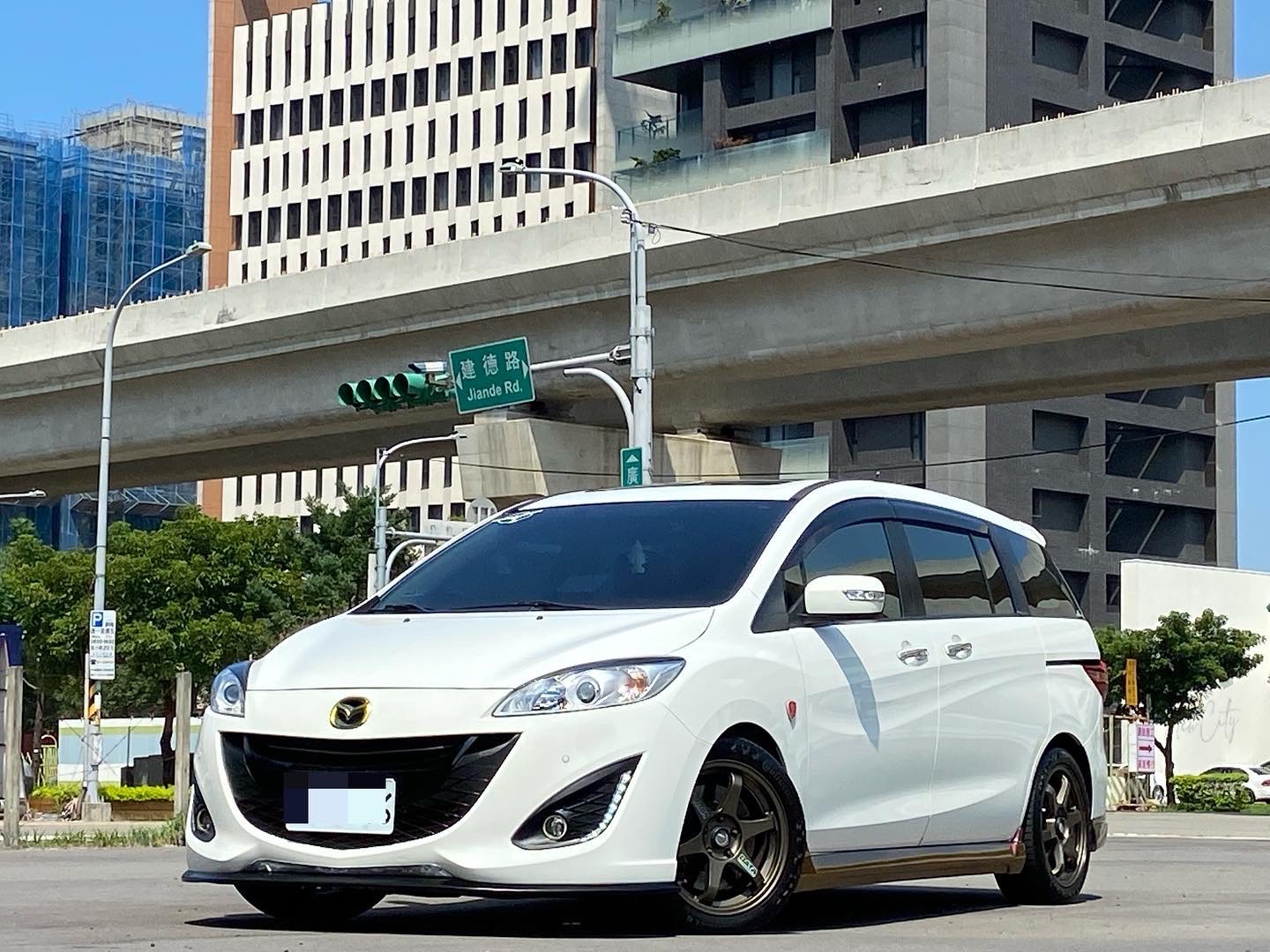 車主割愛 該改的都改了 2015 Mazda 5 2.0 白 電話 0909068733 同line  第1張相片