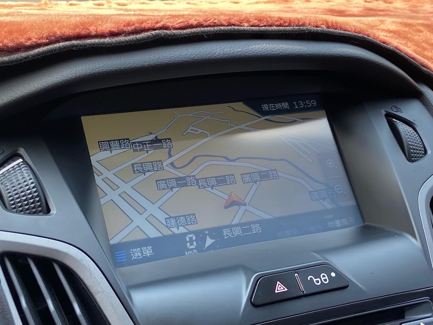 20萬預算買這一台超划算 2013 Focus 1.6 紅 電話 0909068733 同line  第7張相片