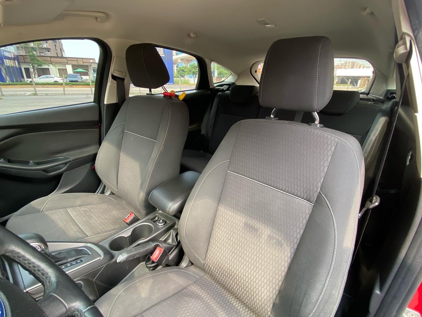 20萬預算買這一台超划算 2013 Focus 1.6 紅 電話 0909068733 同line  第9張相片
