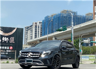 小休旅熱門款入庫  2017 Benz Gla200d 鋁圈升級 電話 0909068733 同line  第1張縮圖