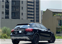 小休旅熱門款入庫  2017 Benz Gla200d 鋁圈升級 電話 0909068733 同line  第2張縮圖