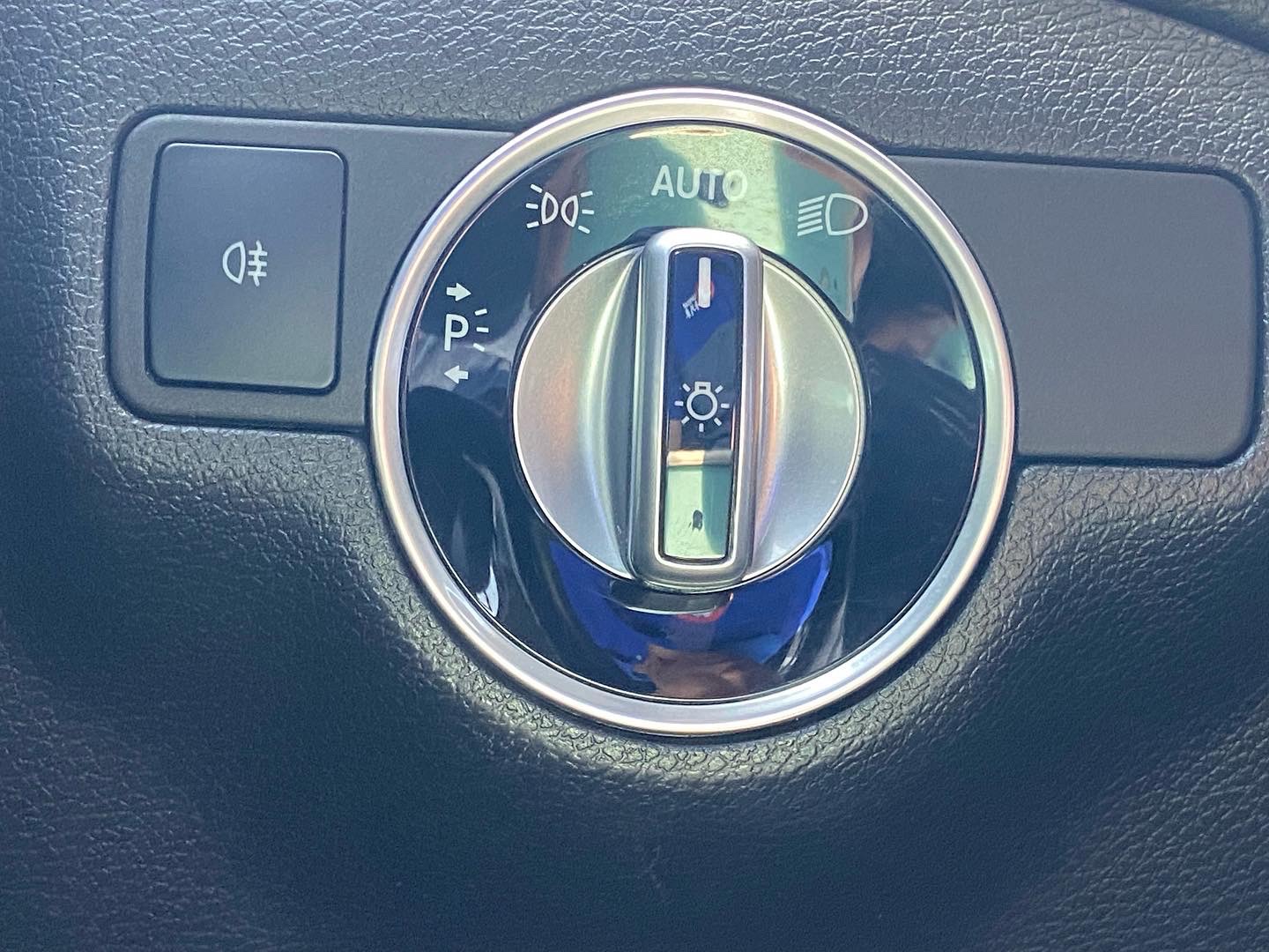 小休旅熱門款入庫  2017 Benz Gla200d 鋁圈升級 電話 0909068733 同line  第6張相片