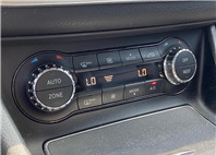 小休旅熱門款入庫  2017 Benz Gla200d 鋁圈升級 電話 0909068733 同line  第8張縮圖