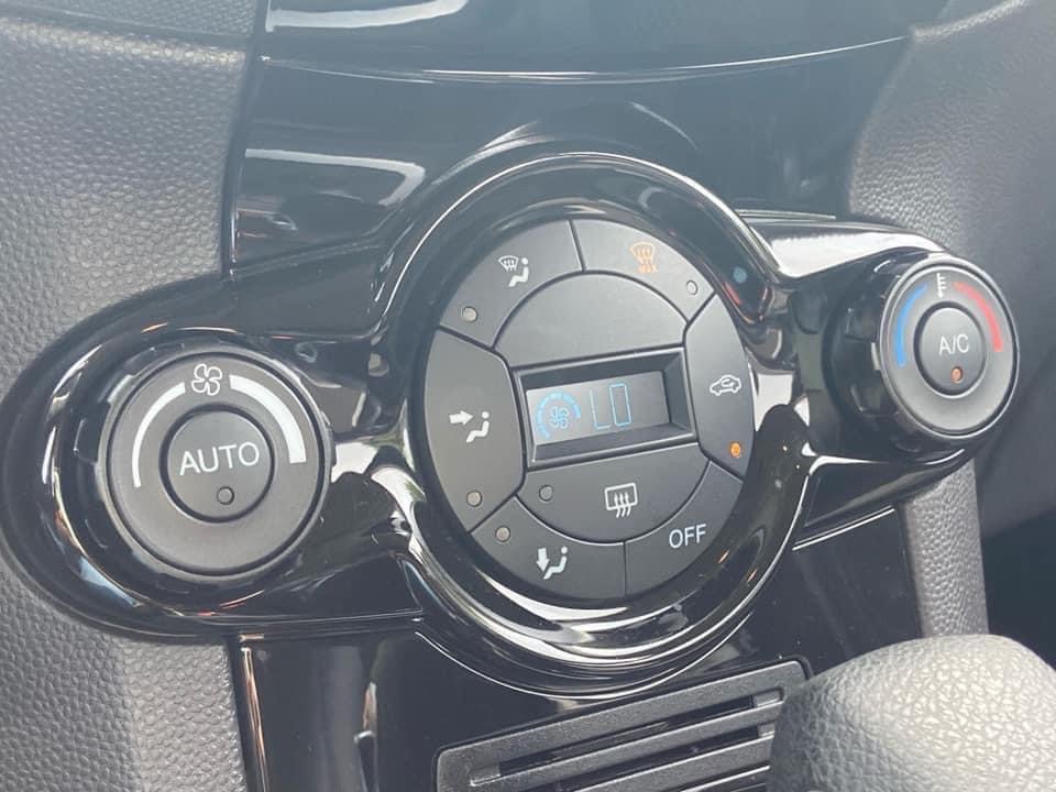2015 Fiesta 1.0 白 電話 0909068733 同line  第8張相片
