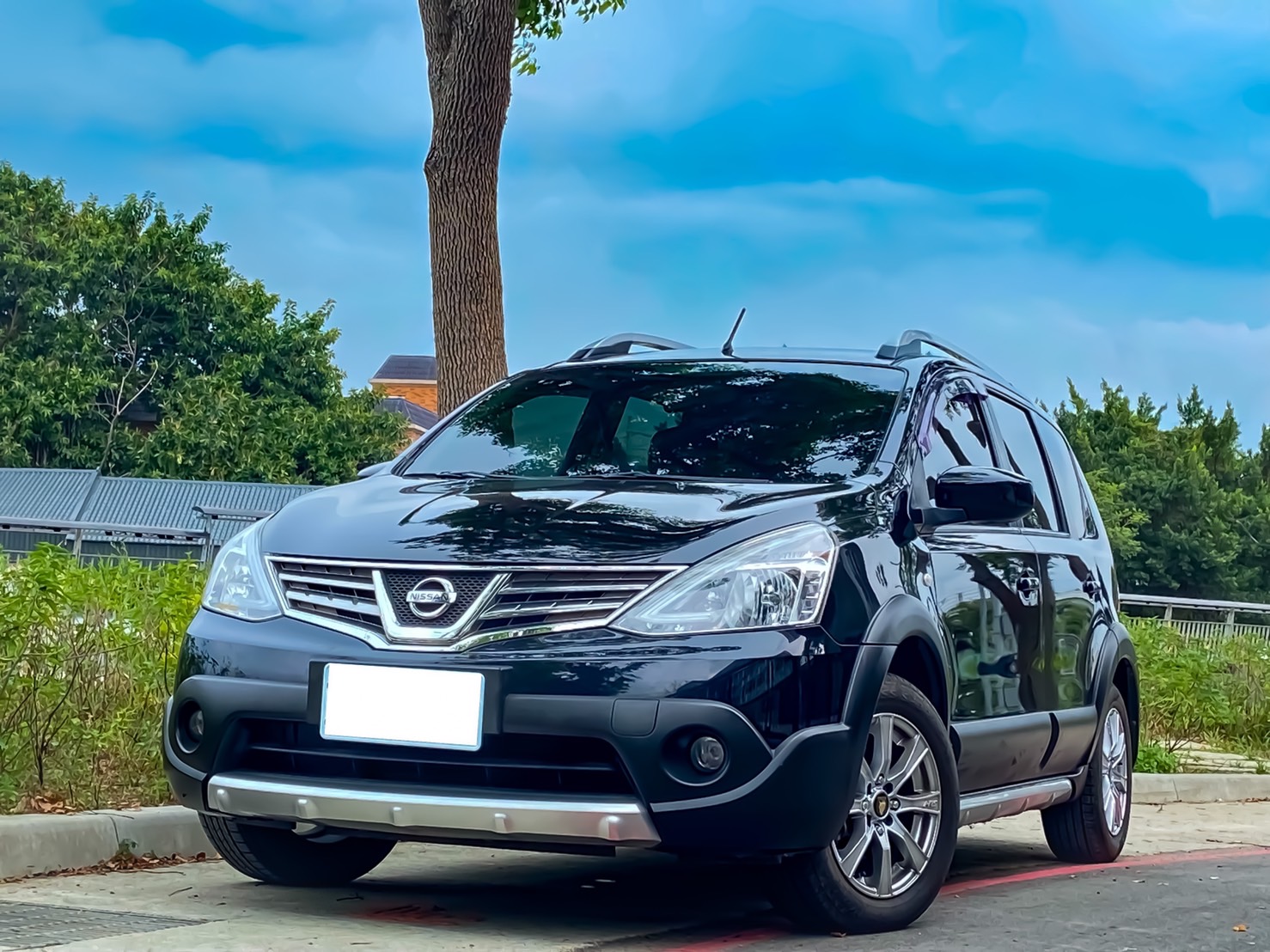2017 livina  漂亮車 電話0909068733 同line  第1張相片