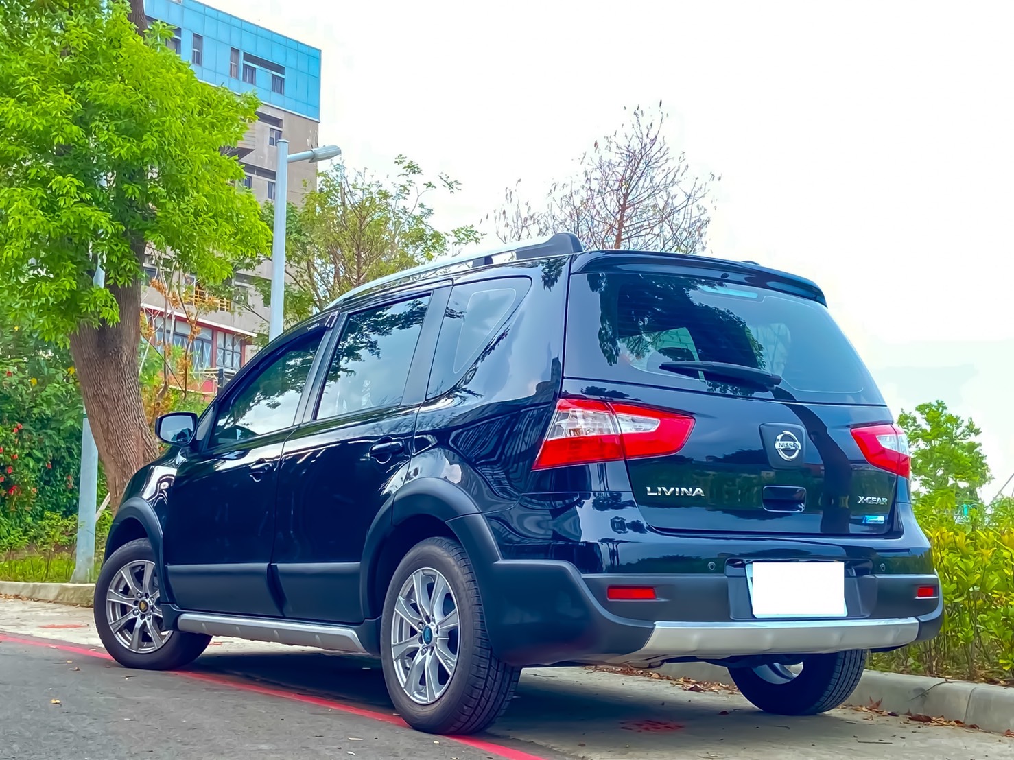 2017 livina  漂亮車 電話0909068733 同line  第2張相片