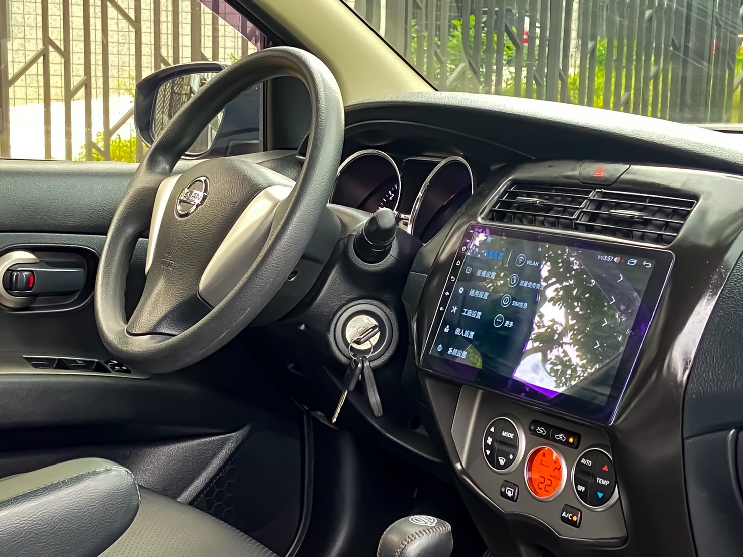 2017 livina  漂亮車 電話0909068733 同line  第4張相片