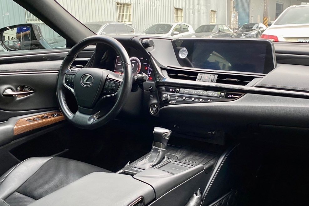 2019 Lexus Es200 電話0909068733同LINE  第2張相片