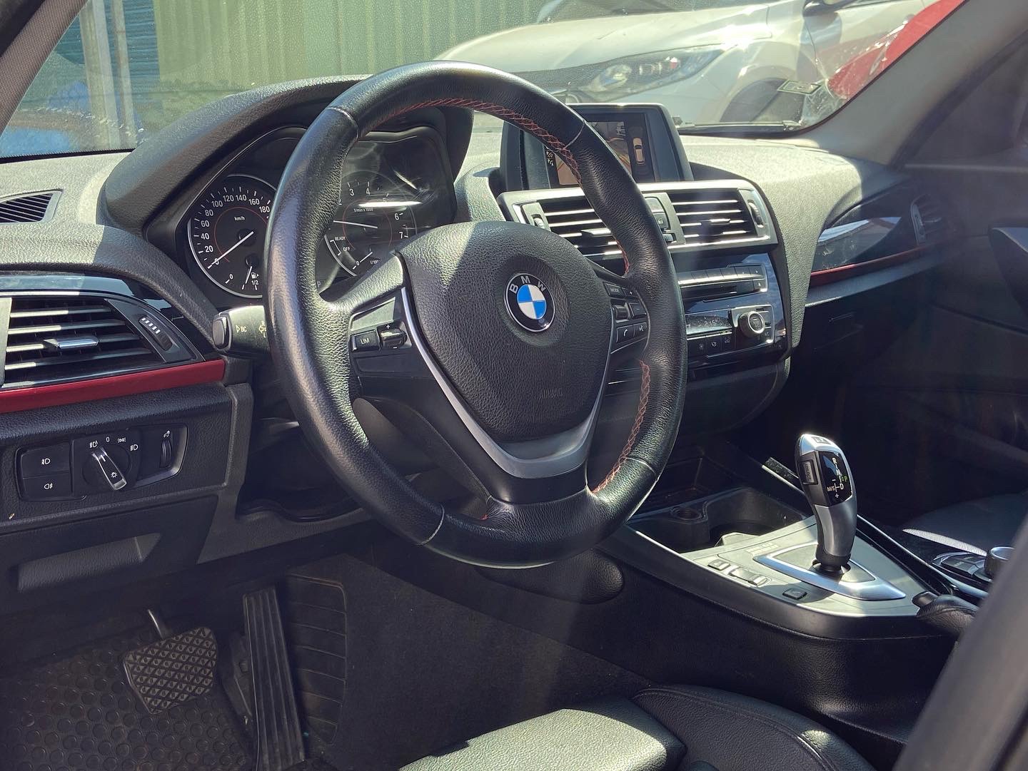 2015 BMW 118I 市場最低價 電話0909068733同LINE  第3張相片