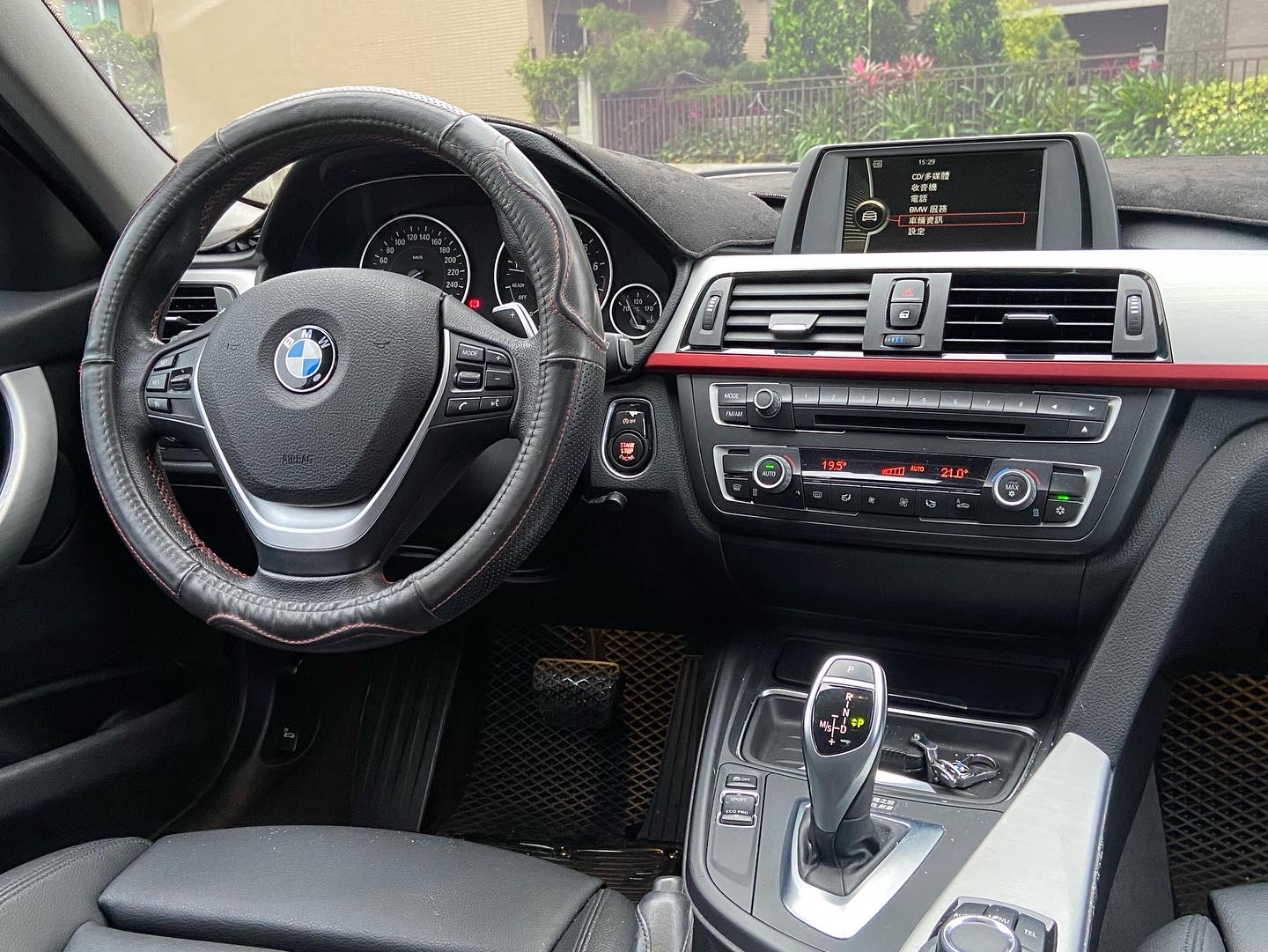 2012 Bmw 320 電話0909068733 同LINE 阿程  第10張相片
