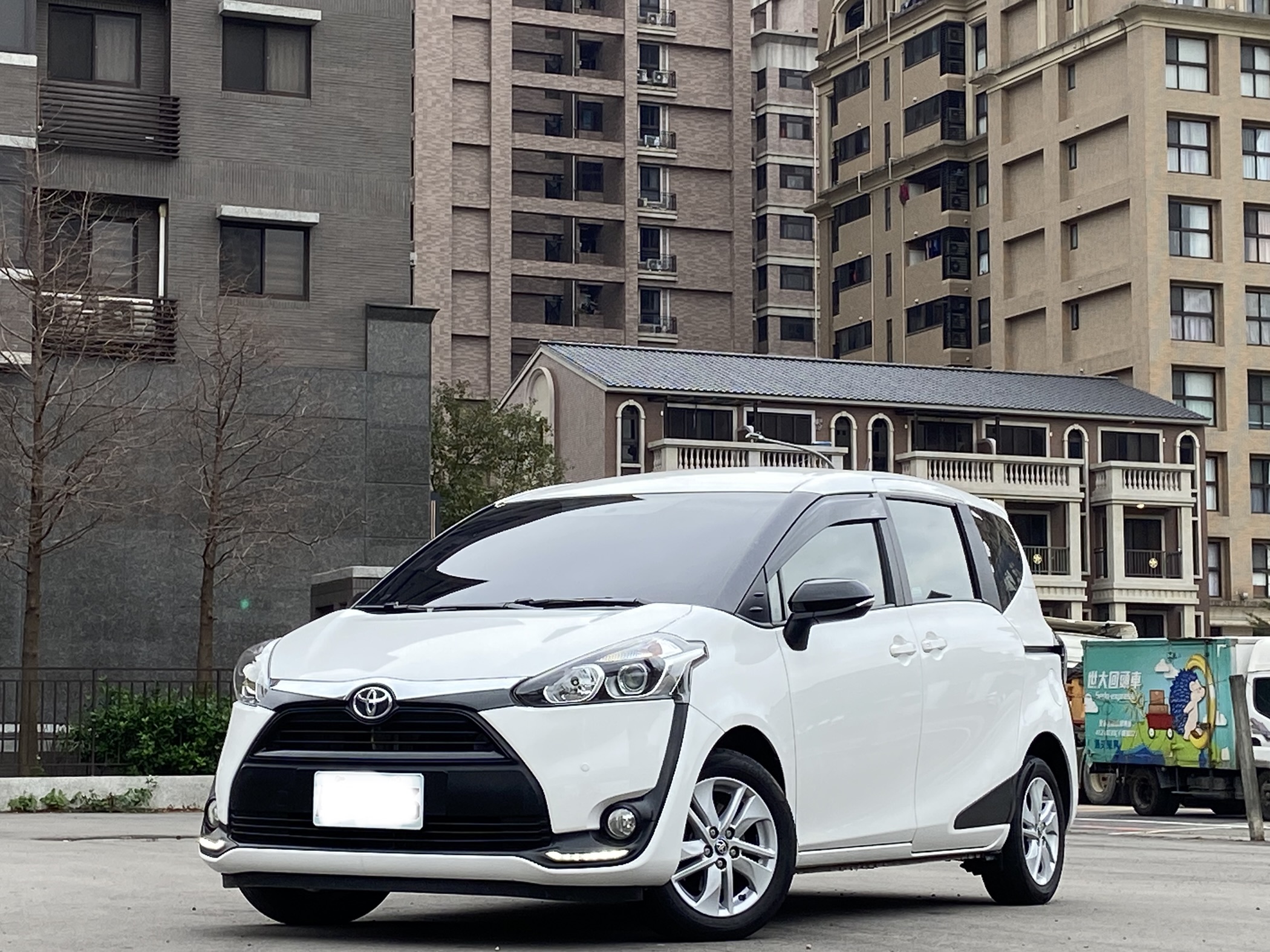 2018 Sienta 1.8 七人 雙電滑門 電話0909068733 同LINE 阿程  第1張相片